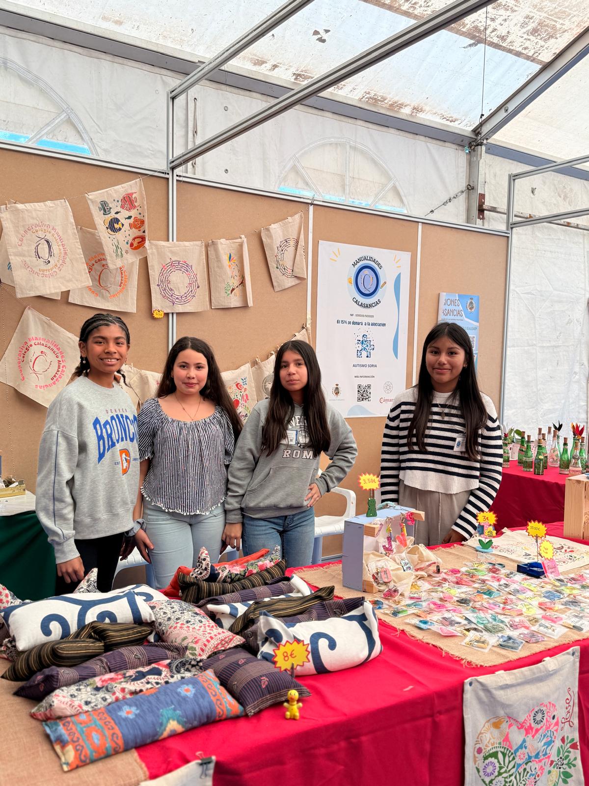 La Plaza del Rosel acoge este jueves el mercado final del programa Emprender en Mi Escuela, con más de 250 escolares participantes